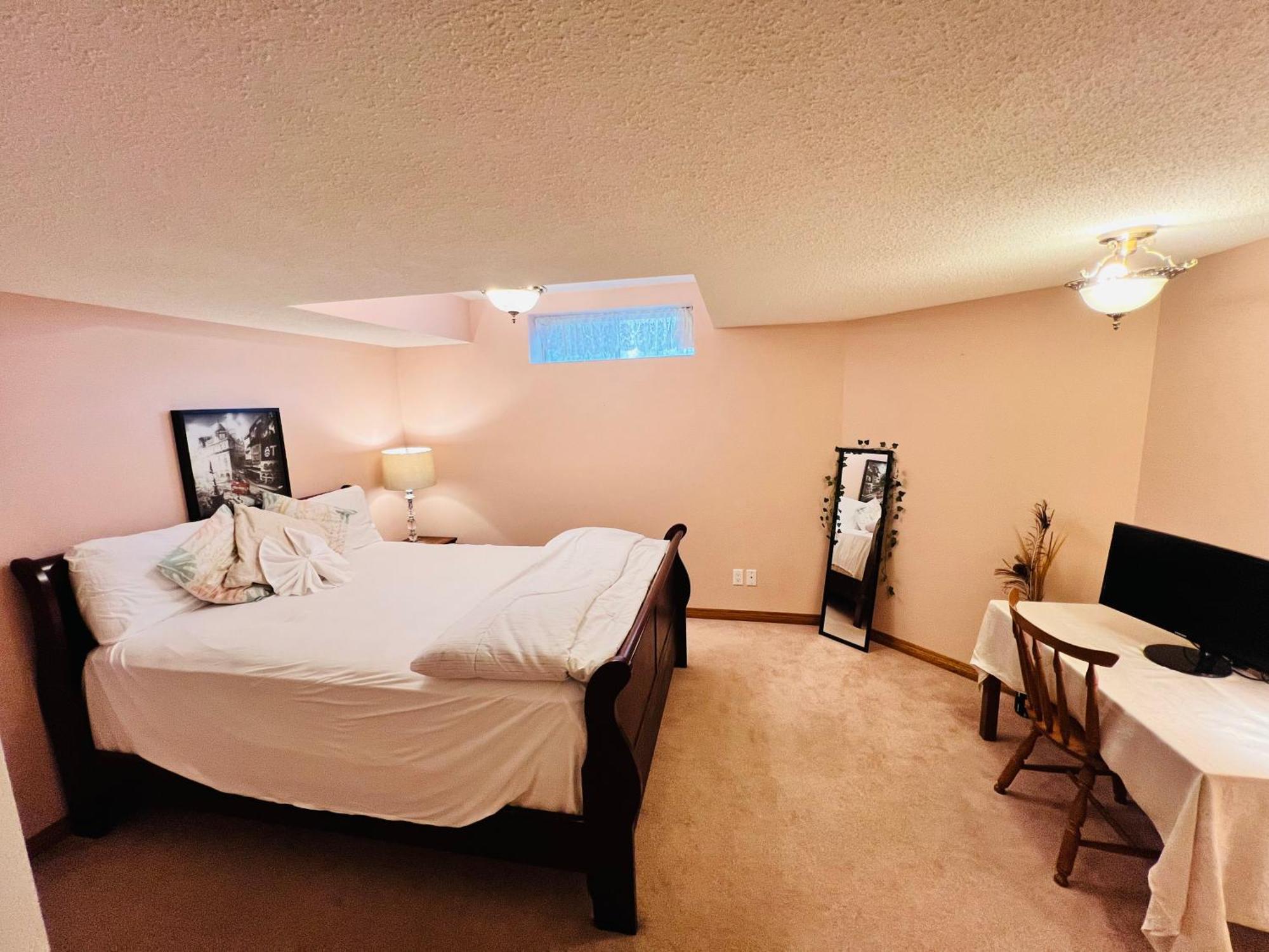 A Classic Homely Basement Suite! Chestermere Екстер'єр фото