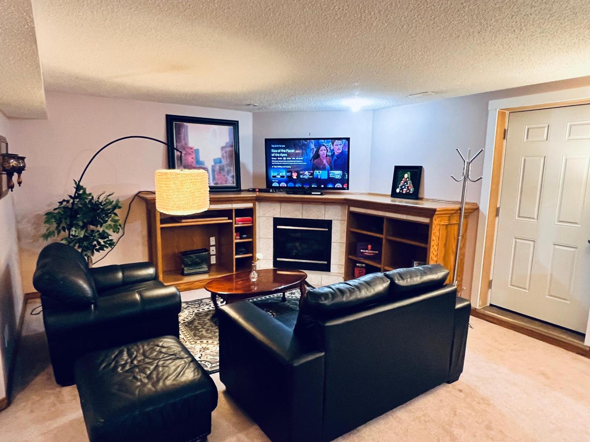 A Classic Homely Basement Suite! Chestermere Екстер'єр фото