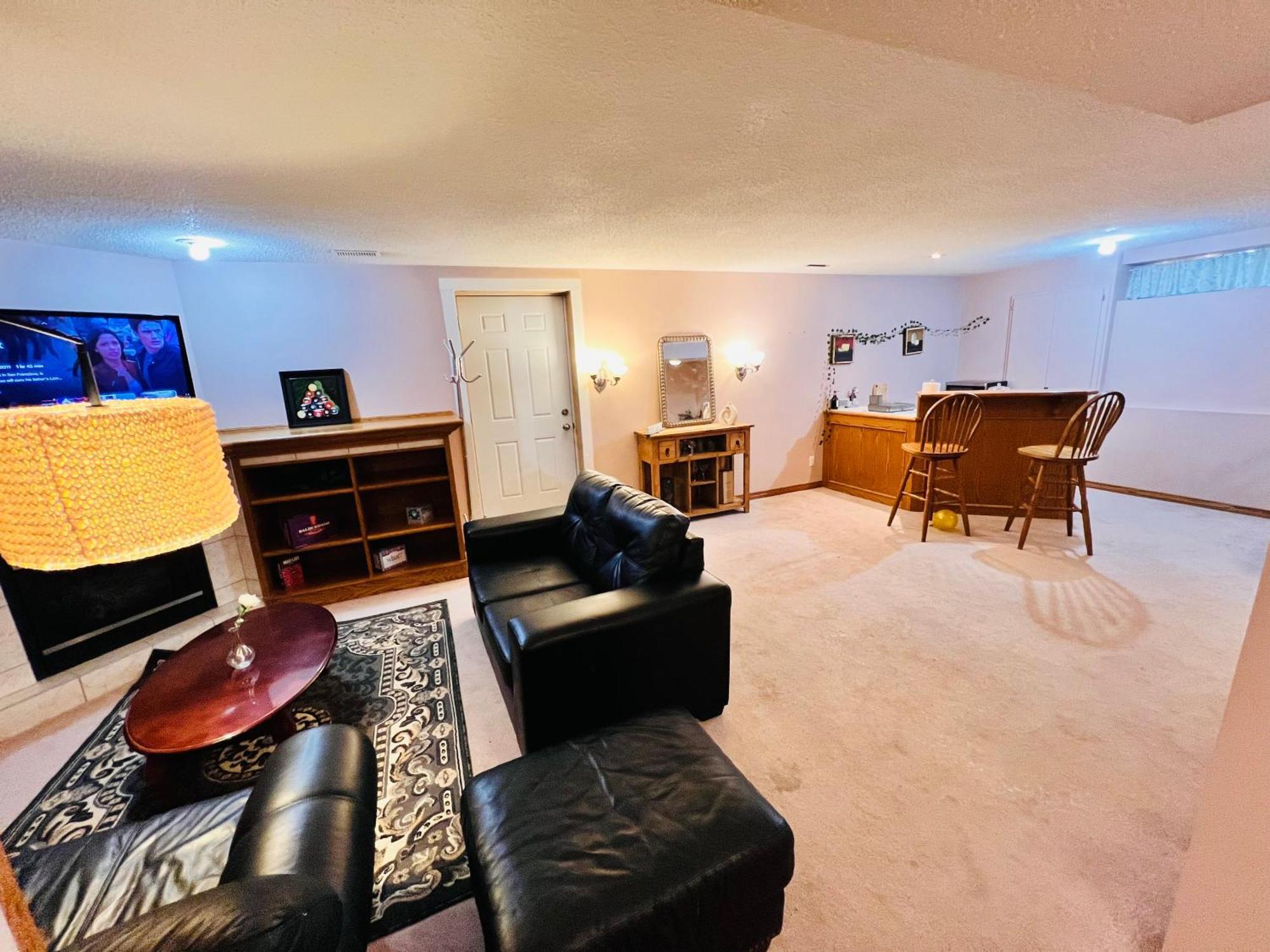 A Classic Homely Basement Suite! Chestermere Екстер'єр фото