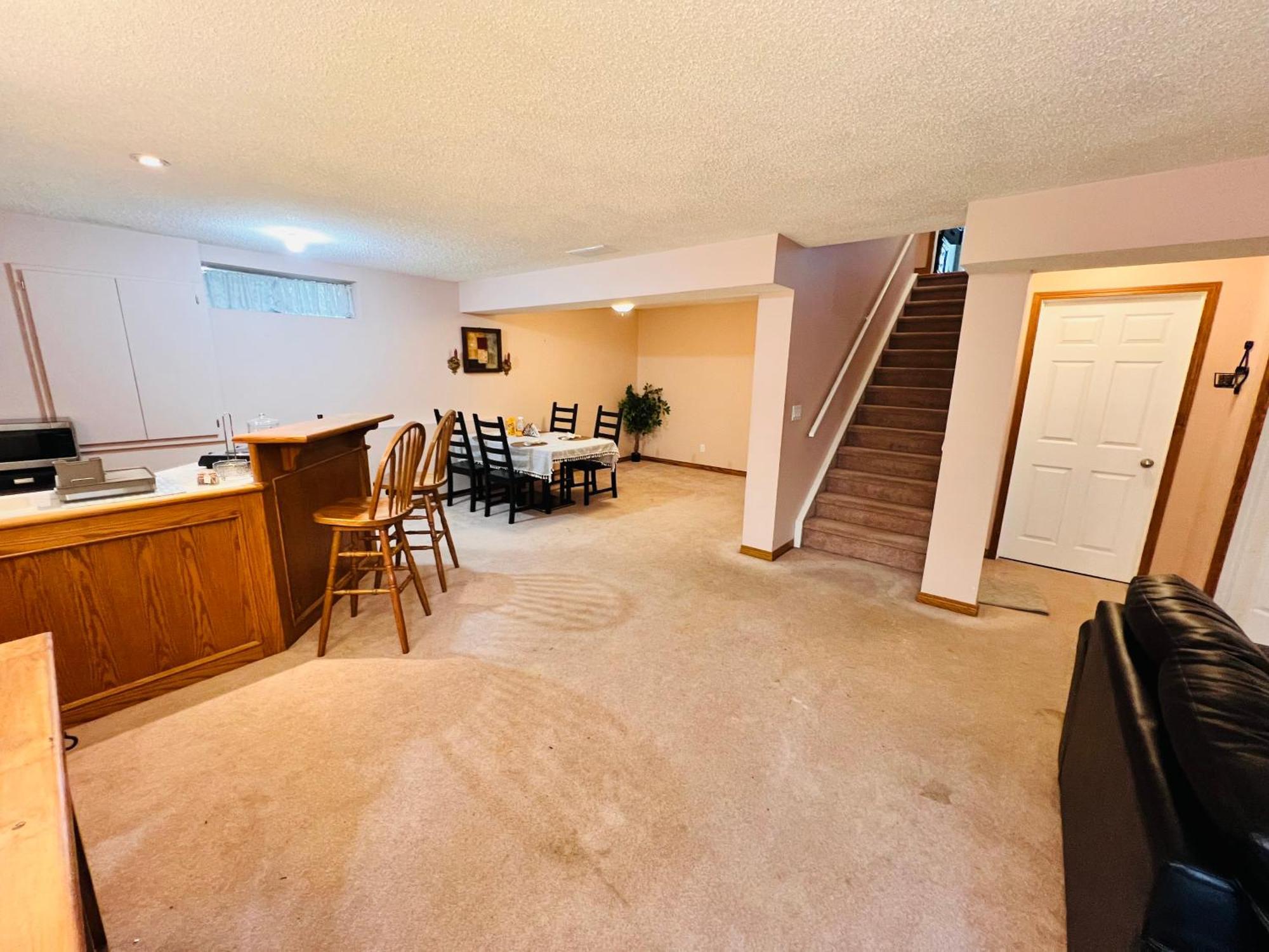 A Classic Homely Basement Suite! Chestermere Екстер'єр фото