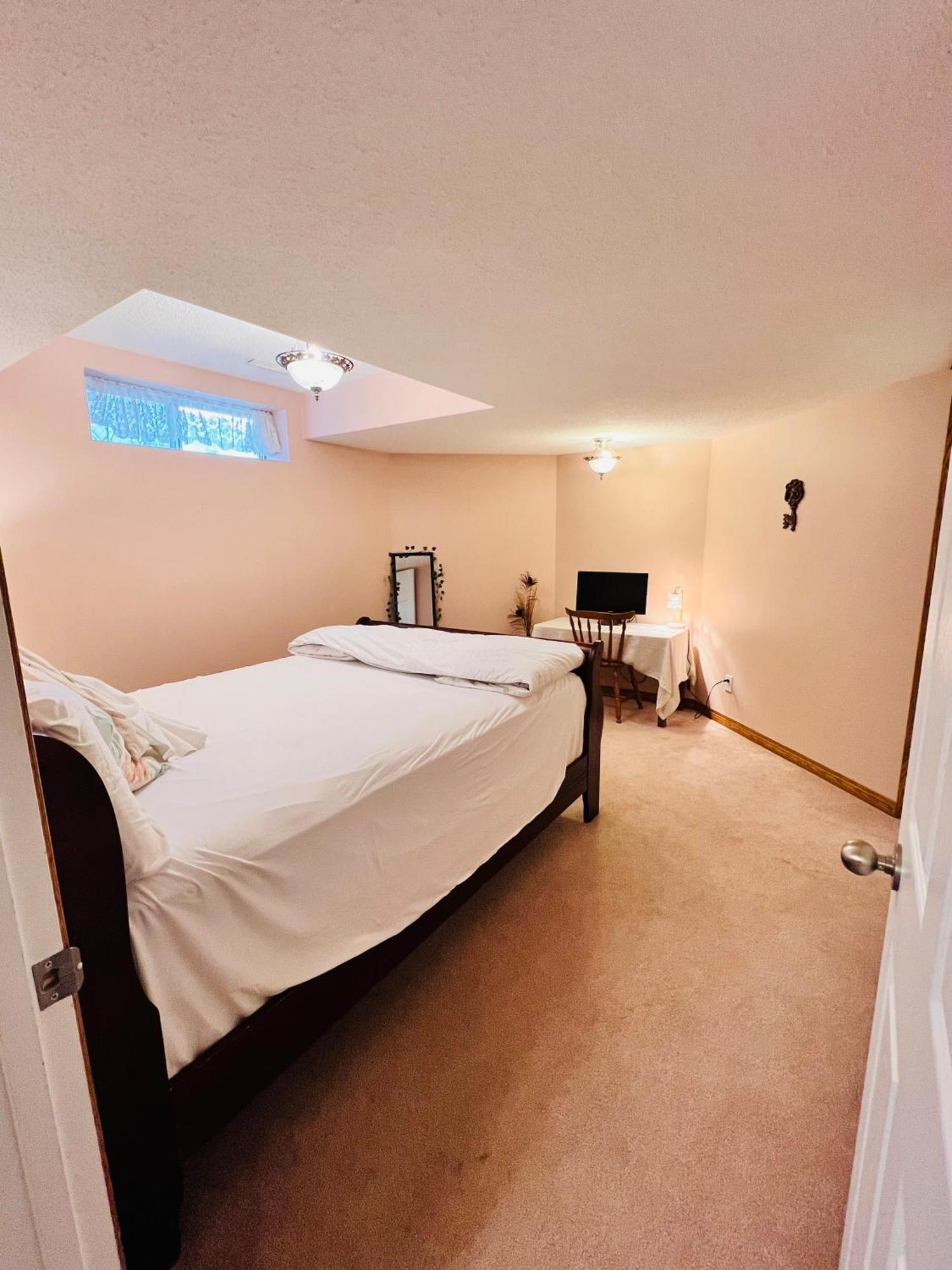A Classic Homely Basement Suite! Chestermere Екстер'єр фото